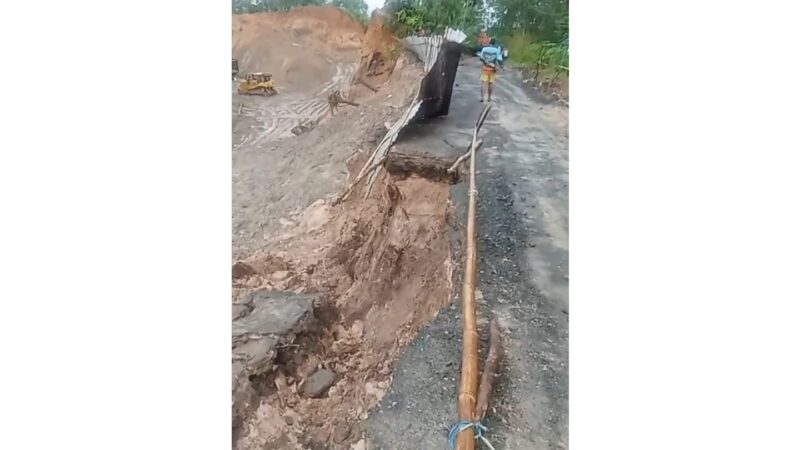 AKTIVITAS DISEBUT BERHENTI DAN JALAN TERUS LONGSOR, IZIN TAMBANG GUNUNG ULIN BELUM JELAS