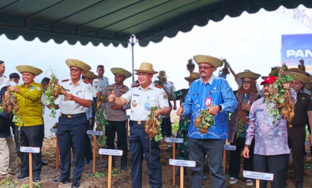 LAPAS BANJARBARU PANEN RAYA, HASILKAN RATUSAN KILOGRAM UBI JALAR DAN IKAN LELE
