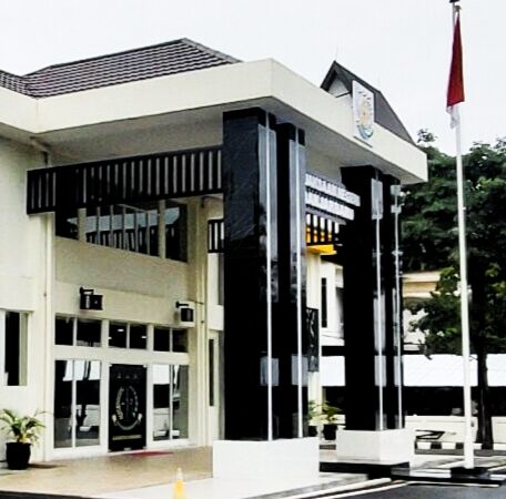 PROYEK RENOVASI KOLAM RENANG IDAMAN, KEJAKSAAN NEGERI MASIH DIAM