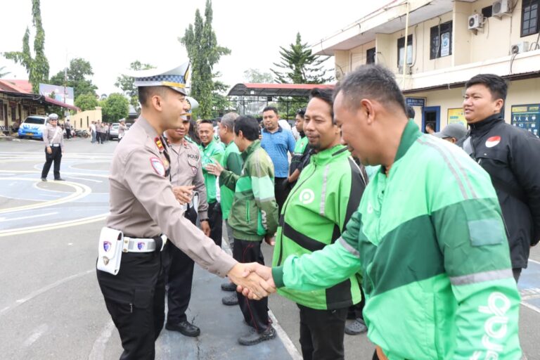 OJOL DIAJAK JADI AGEN KESELAMATAN, SATLANTAS BANJARBARU PERKUAT SINERGI DI OPERASI INTAN 2026