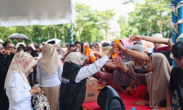 HUT KE-18 GERINDRA, RIBUAN WARGA SERBU PASAR MURAH DI RTH RATU ZALECHA MARTAPURA