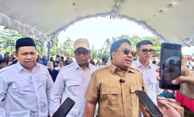 HUT KE-18 GERINDRA, RIBUAN WARGA SERBU PASAR MURAH DI RTH RATU ZALECHA MARTAPURA 1 IMG 20260216 120009
