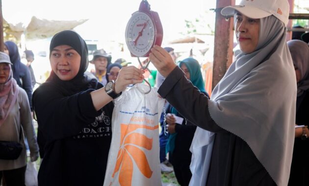 AKSI BERSIH SERENTAK BANJARBARU, WALI KOTA TEMUKAN SUMBER SAMPAH DARI AKTIVITAS PASAR 1 BJBTV 5 1 1160x560 1