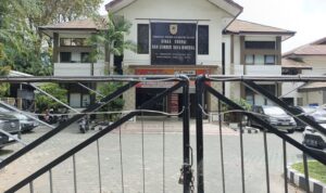 KANTOR ESDM KALSEL MENDADAK DITUTUP DAN DIJAGA TNI, ADA APA? 1 1001342385