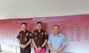 ASN ESDM KALSEL DITANGKAP KEJARI ATAS PEMERASAN IZIN PERTAMBANGAN 1 1001342912