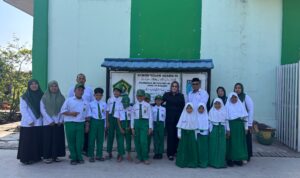 TINJAU MPLS HINGGA MBG, KETUA TMI BANJAR HJ HELDA RINA PASTIKAN SISWA BARU BELAJAR DENGAN NYAMAN 1 1001404469
