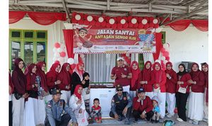 MERIAHKAN HUT RI KE-81, RATUSAN WARGA ANTASAN SENOR ILIR JALAN SANTAI SAMBIL BERBURU HADIAH 1 AddText 08 22 06.09.33