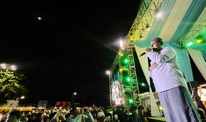 GEMA SHALAWAT BANJARBARU: SAAT RIBUAN JIWA BERSIMPUH DALAM SYAHDU DAN DOA DI JANTUNG KOTA 2 IMG 20260823 122100