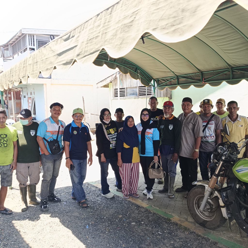 LIANA SALURKAN BANTUAN, PERKUAT PERALATAN PALAPA RESCUE DAN BANTU KORBAN KEBAKARAN DI MENTAOS 2 1001546101