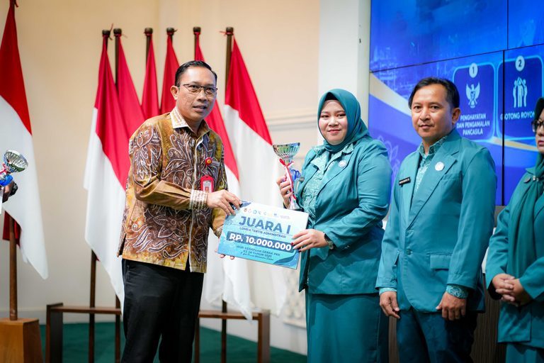 SEKDA BANJARBARU HADIRI PERINGATAN KE-54 HARI KESATUAN GERAK 2 BJBTV 29 768x512 1 1